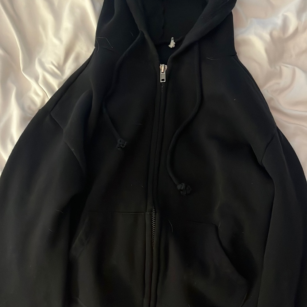 size XS TILLYS black zip up